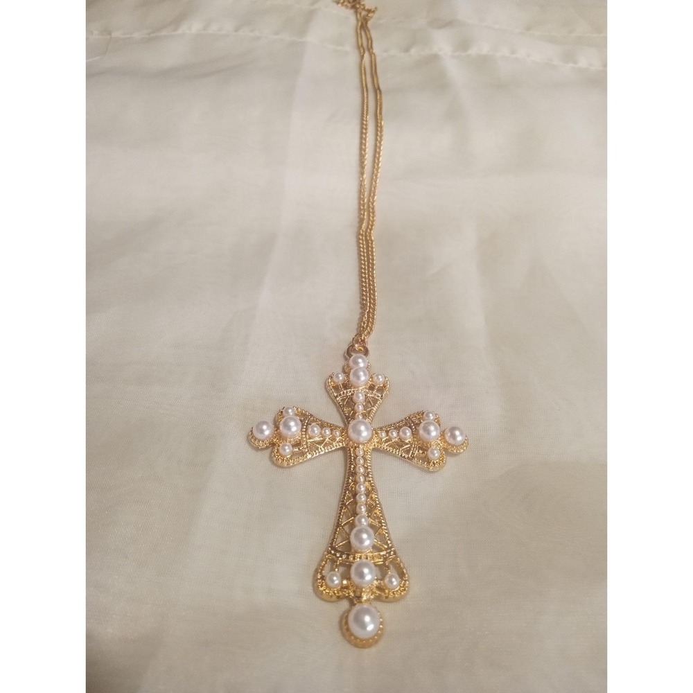 GoldtoneNecklace with  Peral Cross - Picture 2 of 6